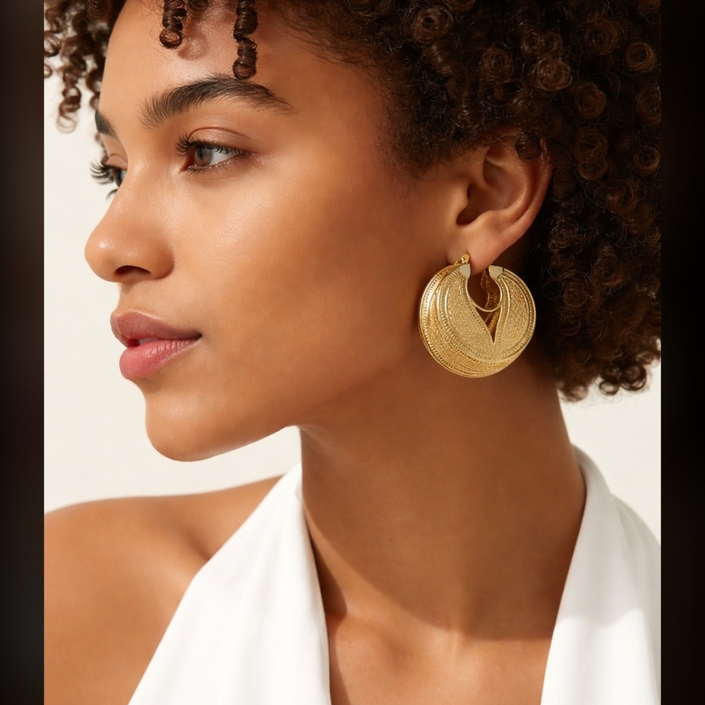 Elegant Gold Hoop Earrings